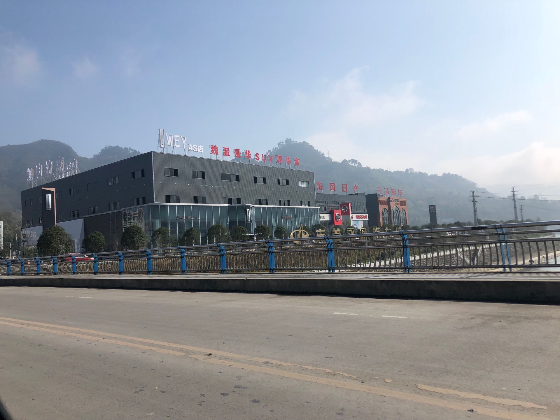 吉首市大田灣永通汽車(chē)城東風(fēng)日產(chǎn)、廣汽傳祺、凱迪拉克等八家4S店